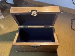 Antique effect box with lining 1